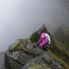 北アルプス大キレットを登る女性